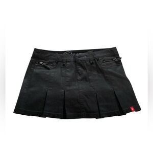 Low rise pleated mini skirt